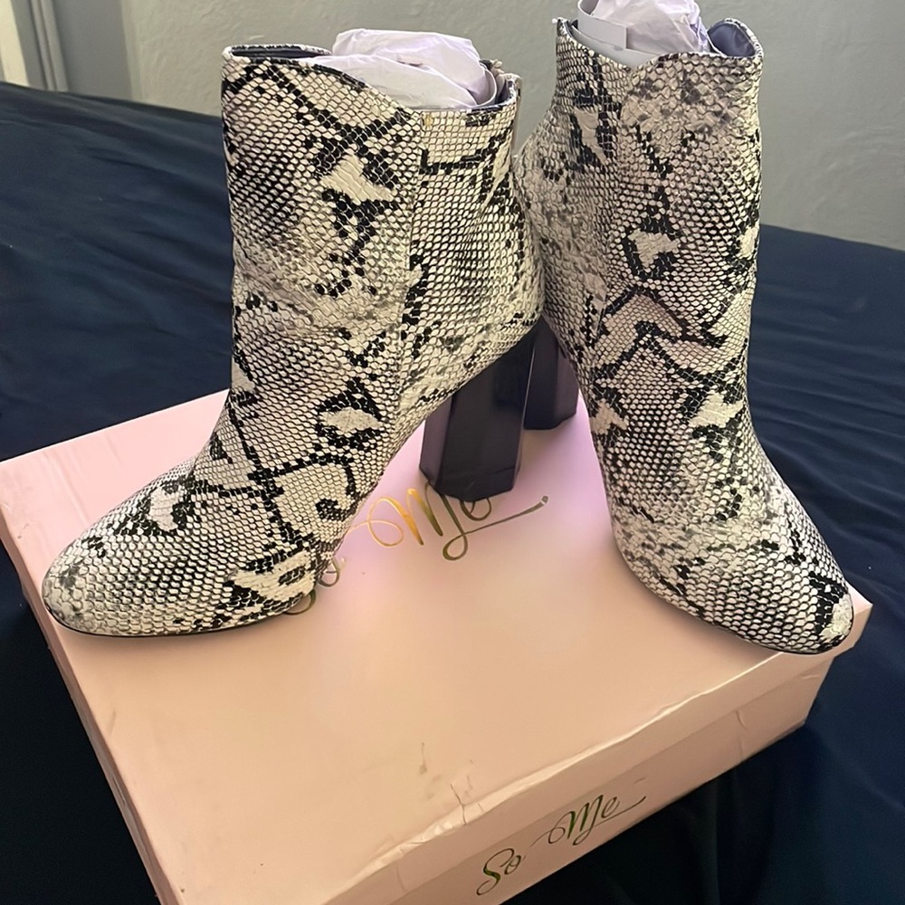 miss Lola booties